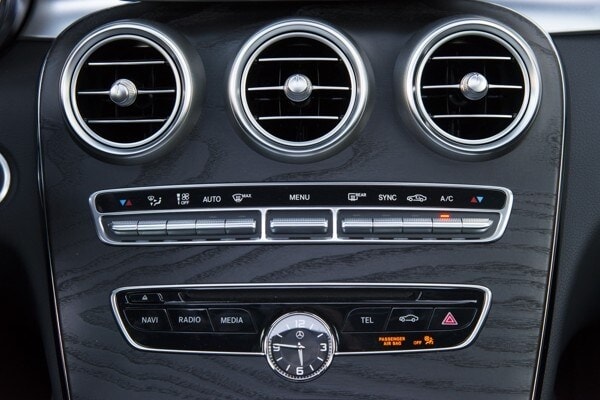 kelley-blue-book-best-buy-2015-mercedes-benz-c-class-28-600-001