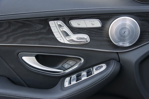 kelley-blue-book-best-buy-2015-mercedes-benz-c-class-30-600-001