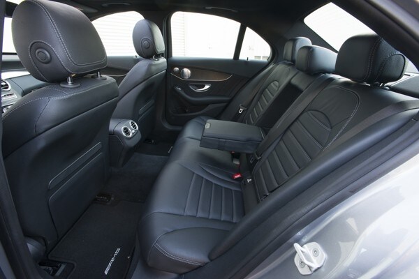 kelley-blue-book-best-buy-2015-mercedes-benz-c-class-32-600-001