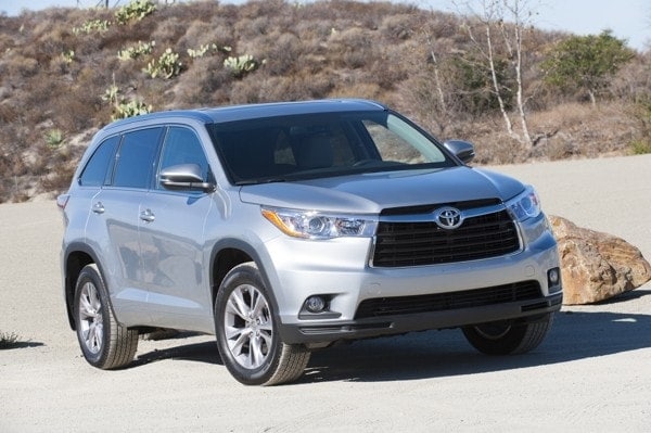 kelley-blue-book-best-buy-2015-toyota-highlander-02-600-001