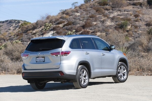 kelley-blue-book-best-buy-2015-toyota-highlander-04-600-001