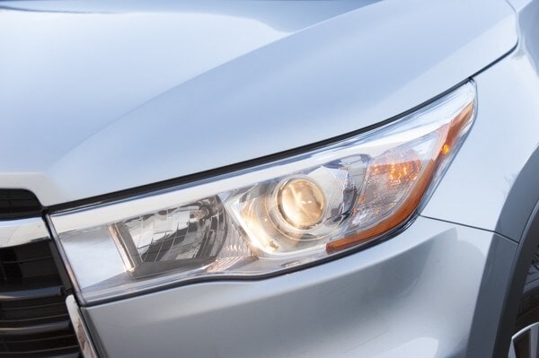 kelley-blue-book-best-buy-2015-toyota-highlander-06-600-001