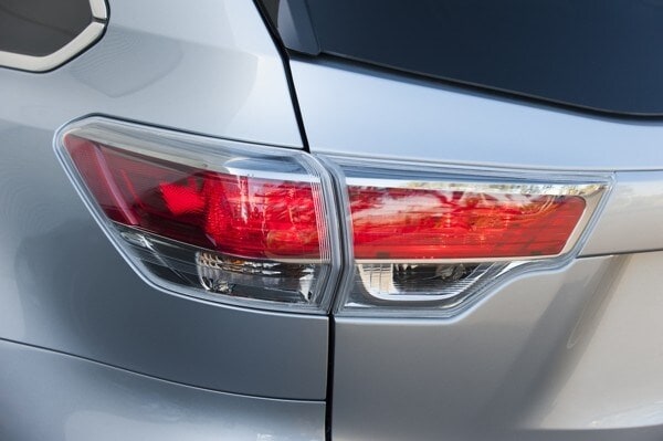 kelley-blue-book-best-buy-2015-toyota-highlander-09-600-001