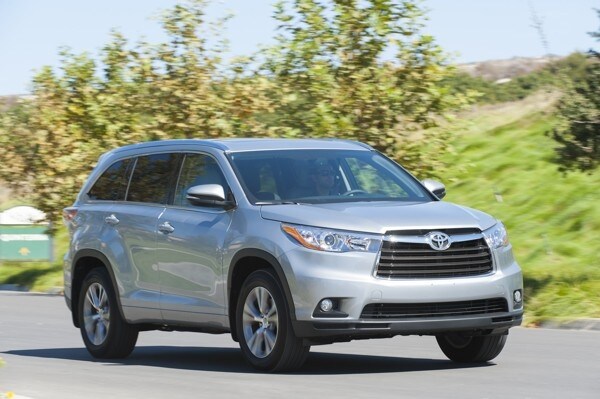 kelley-blue-book-best-buy-2015-toyota-highlander-10-600-001