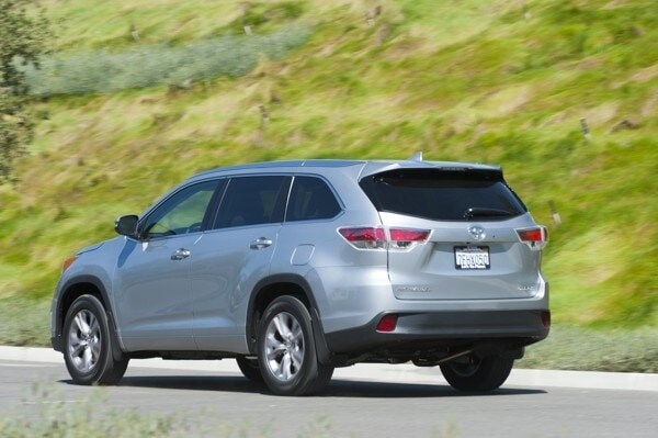 kelley-blue-book-best-buy-2015-toyota-highlander-12-600-001