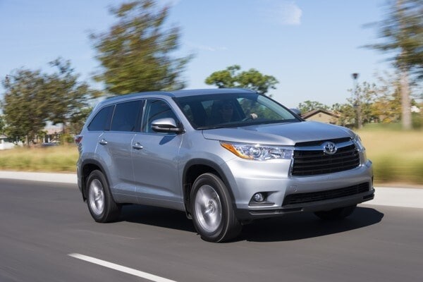 kelley-blue-book-best-buy-2015-toyota-highlander-13-600-001