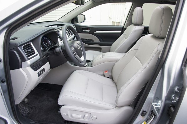 kelley-blue-book-best-buy-2015-toyota-highlander-16-600-001
