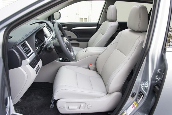 kelley-blue-book-best-buy-2015-toyota-highlander-17-600-001