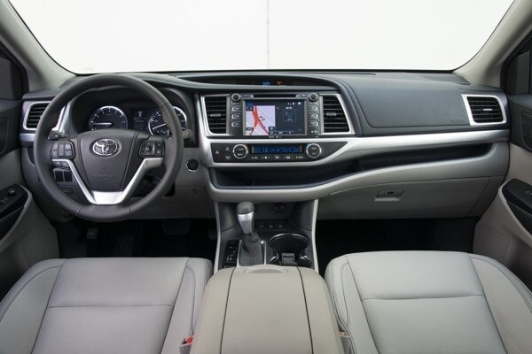 kelley-blue-book-best-buy-2015-toyota-highlander-18-600-001