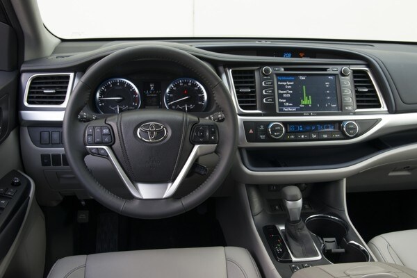 kelley-blue-book-best-buy-2015-toyota-highlander-19-600-001
