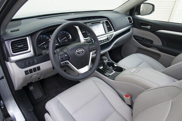 kelley-blue-book-best-buy-2015-toyota-highlander-20-600-001