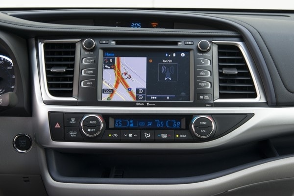 kelley-blue-book-best-buy-2015-toyota-highlander-26-600-001