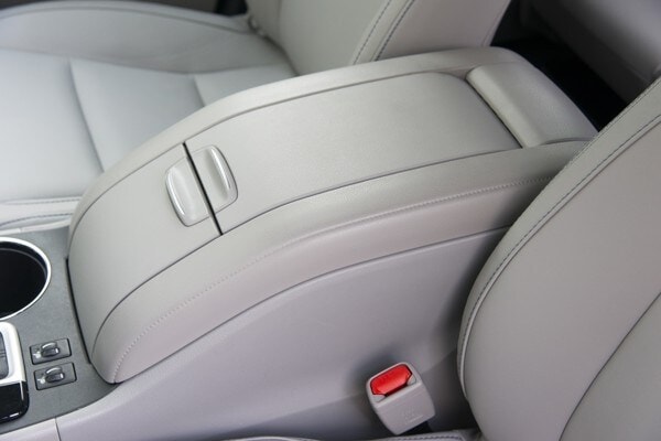 kelley-blue-book-best-buy-2015-toyota-highlander-32-600-001