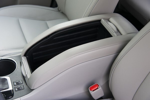 kelley-blue-book-best-buy-2015-toyota-highlander-33-600-001