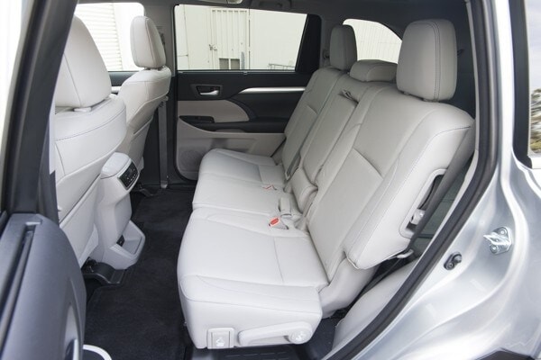 kelley-blue-book-best-buy-2015-toyota-highlander-38-600-001