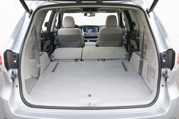 kelley-blue-book-best-buy-2015-toyota-highlander-43-600-001