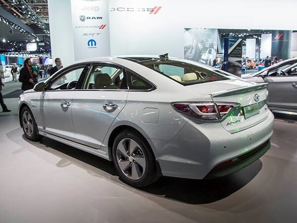 2016-hyundai-sonata-hybrid-02-600-001