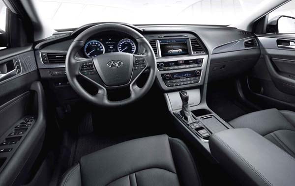 2016-hyundai-sonata-hybrid-interior-front1-600-001