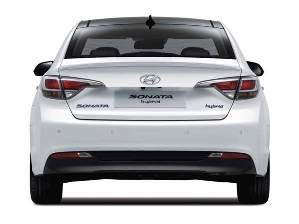 2016-hyundai-sonata-hybrid-tail-on-static1-600-001