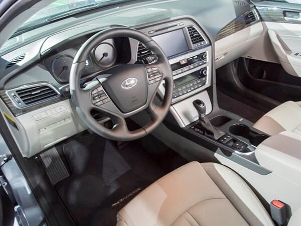 2016-hyundai-sonata-plug-in-hybrid-01-600-001