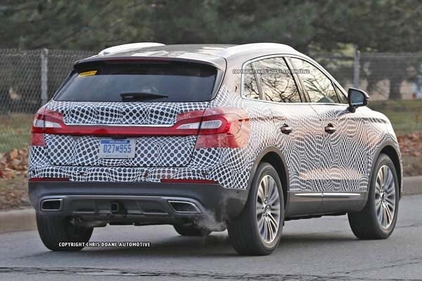 2016-lincoln-mkz-spy-shot-rear-action2-600-001