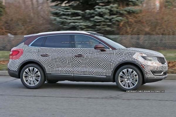 2016-lincoln-mkz-spy-shot-side-action1-600-001