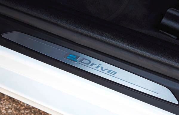 bmw-next-gen-plug-in-hybrid-powertrain-3-series-door-sill-edrive-detail-600-001