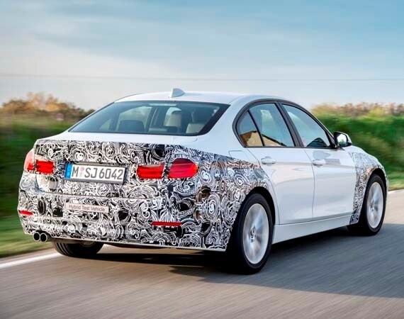 bmw-next-gen-plug-in-hybrid-powertrain-3-series-rear-action1-600-001
