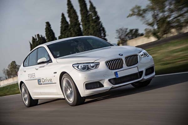 bmw-next-gen-plug-in-hybrid-powertrain-5-series-gt-front-action2-600-001