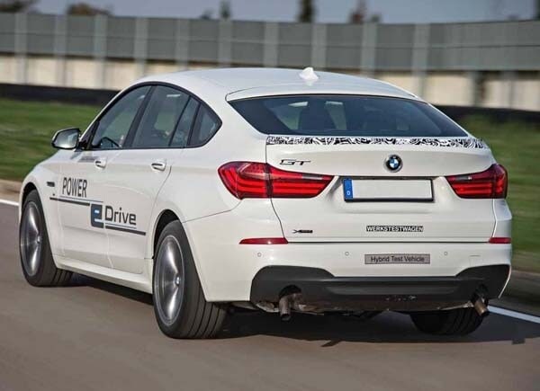 bmw-next-gen-plug-in-hybrid-powertrain-5-series-gt-rear-action1-600-001