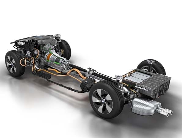 bmw-next-gen-plug-in-hybrid-powertrain-chassis-cutaway-600-001