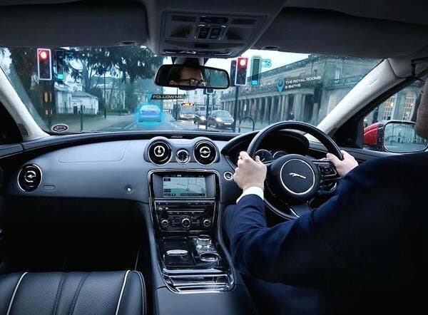 jlr-follow-me-ghost-car1-600-001