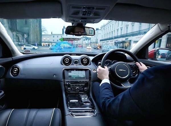 jlr-follow-me-ghost-car2-600-001