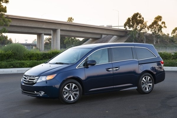 kelley-blue-book-best-buy-2015-honda-odyssey-01-600-001