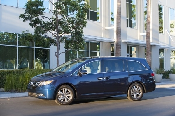 kelley-blue-book-best-buy-2015-honda-odyssey-02-600-001