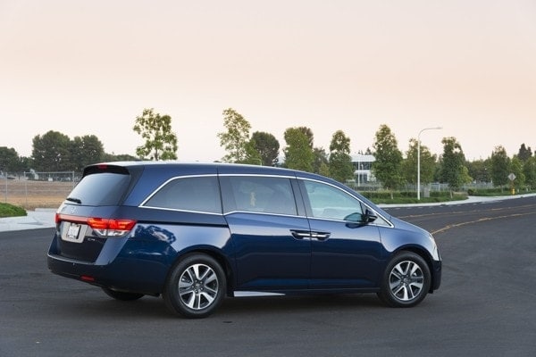 kelley-blue-book-best-buy-2015-honda-odyssey-05-600-001