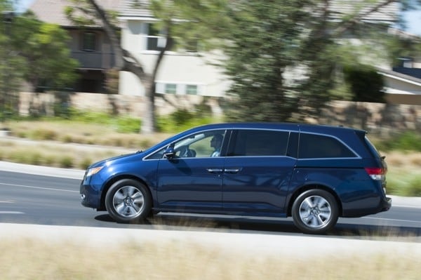 kelley-blue-book-best-buy-2015-honda-odyssey-07-600-001
