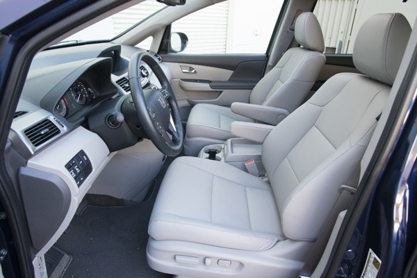 kelley-blue-book-best-buy-2015-honda-odyssey-19-600-001