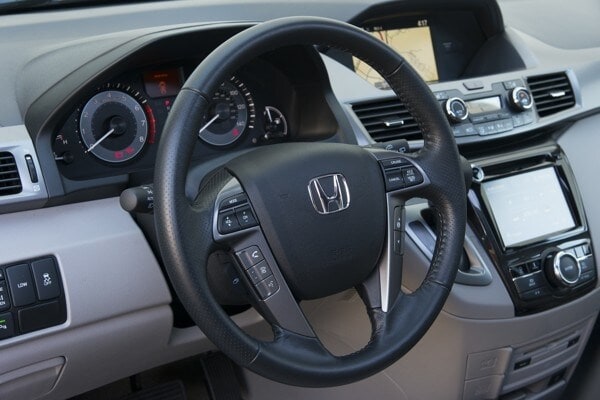 kelley-blue-book-best-buy-2015-honda-odyssey-21-600-001