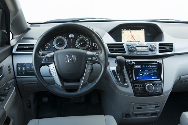 kelley-blue-book-best-buy-2015-honda-odyssey-23-600-001