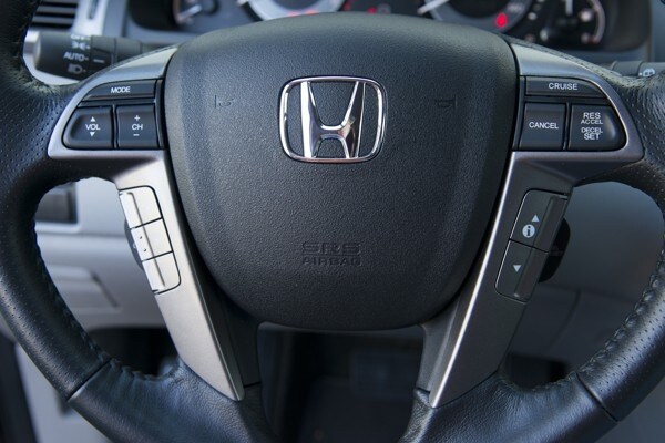 kelley-blue-book-best-buy-2015-honda-odyssey-25-600-001
