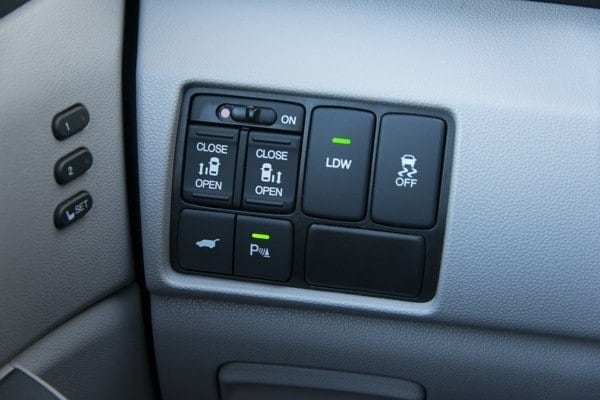kelley-blue-book-best-buy-2015-honda-odyssey-30-600-001