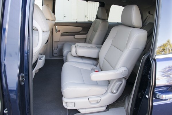 kelley-blue-book-best-buy-2015-honda-odyssey-32-600-001