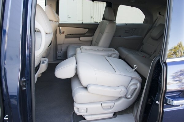 kelley-blue-book-best-buy-2015-honda-odyssey-35-600-001