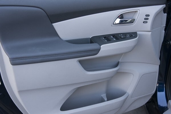 kelley-blue-book-best-buy-2015-honda-odyssey-37-600-001