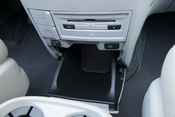 kelley-blue-book-best-buy-2015-honda-odyssey-38-600-001