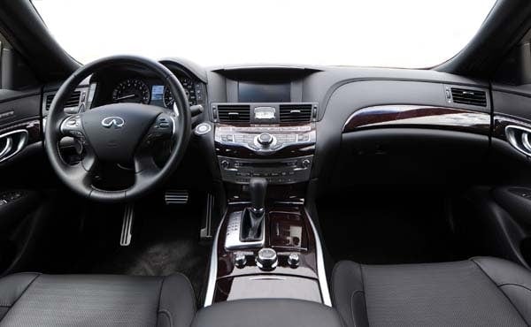 2015-infiniti-q70-and-q70l-11-600-001