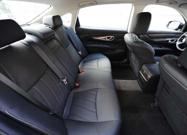 2015-infiniti-q70-and-q70l-17-600-001