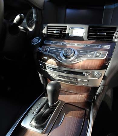 2015-infiniti-q70-and-q70l-21-600-001