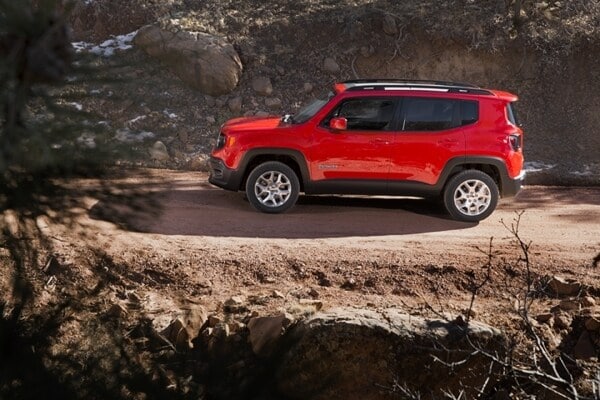 2015-jeep-renegade-29-600-001